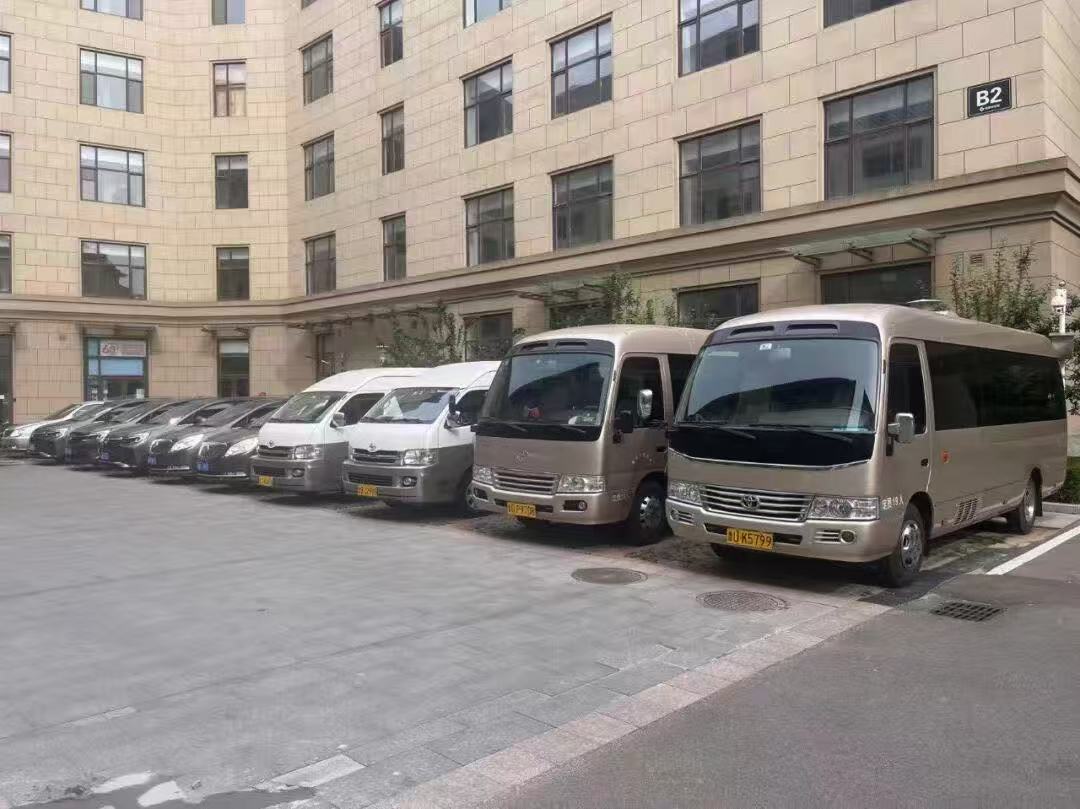 商务车司机：不只是开车，更是行走的名片！全套接待礼仪，照做就是金牌司机